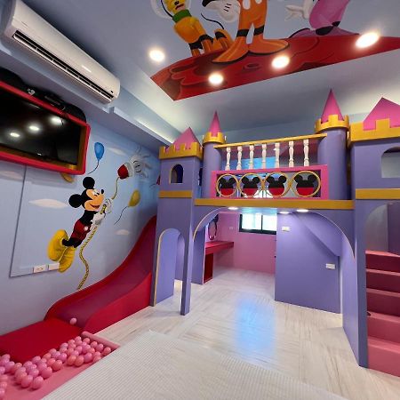 Fun Holiday Family Hostel Tainan Exterior photo