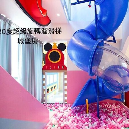 Fun Holiday Family Hostel Tainan Exterior photo