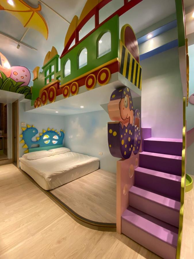 Fun Holiday Family Hostel Tainan Exterior photo
