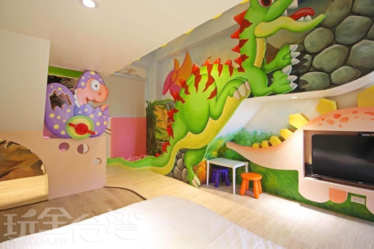 Fun Holiday Family Hostel Tainan Exterior photo