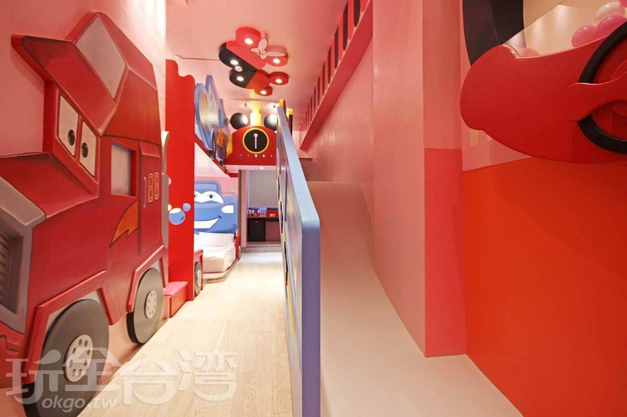 Fun Holiday Family Hostel Tainan Exterior photo