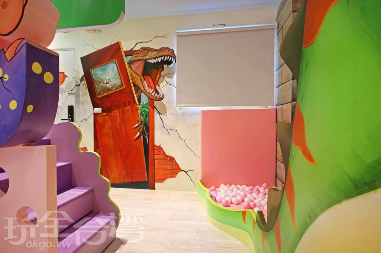 Fun Holiday Family Hostel Tainan Exterior photo