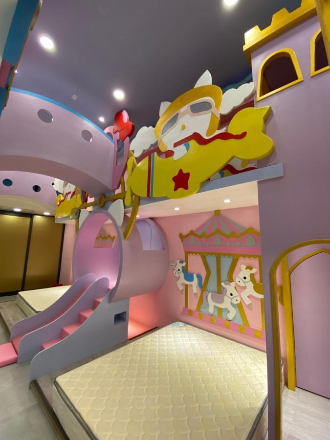 Fun Holiday Family Hostel Tainan Exterior photo