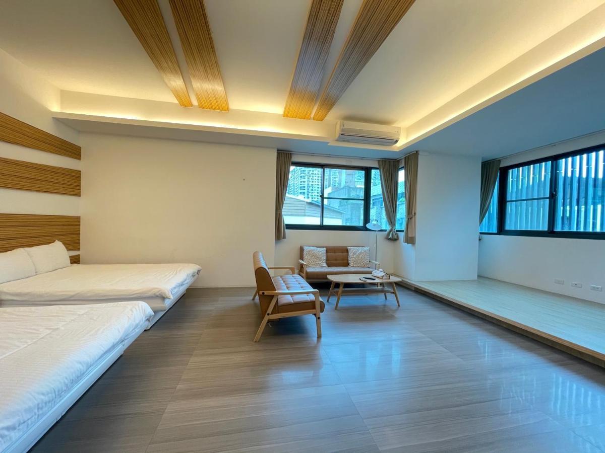 Fun Holiday Family Hostel Tainan Exterior photo