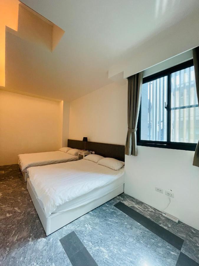 Fun Holiday Family Hostel Tainan Exterior photo