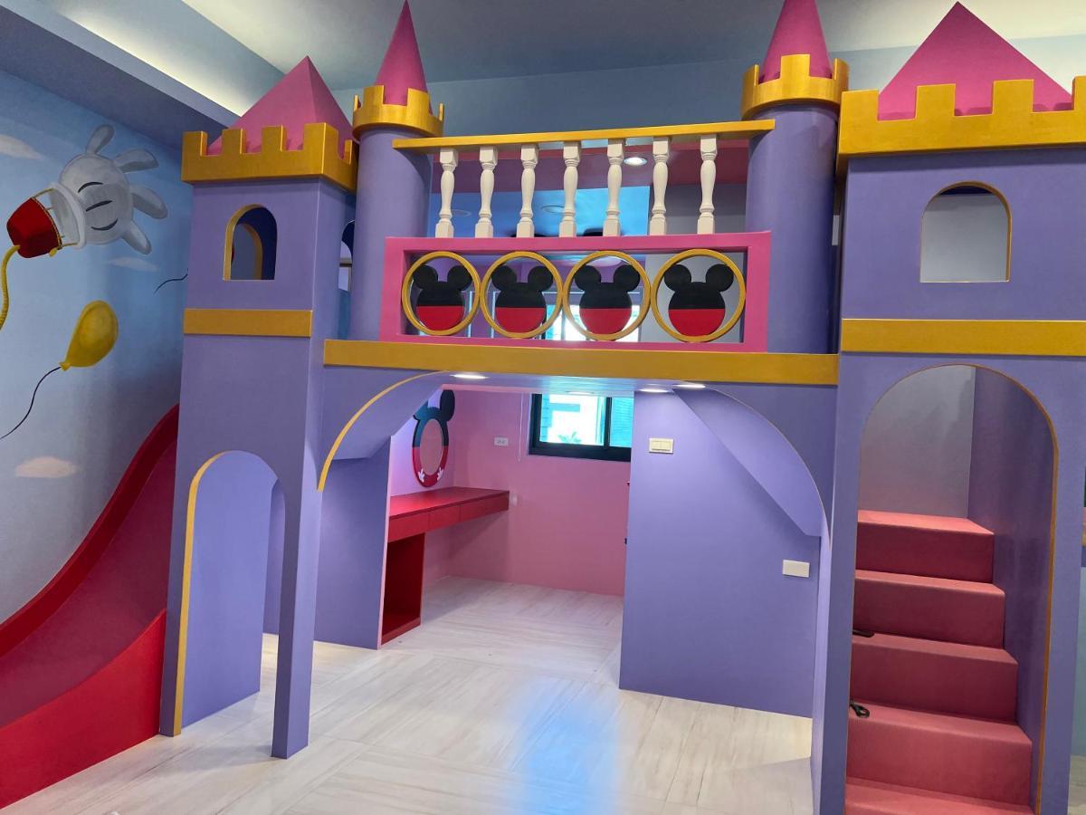 Fun Holiday Family Hostel Tainan Exterior photo
