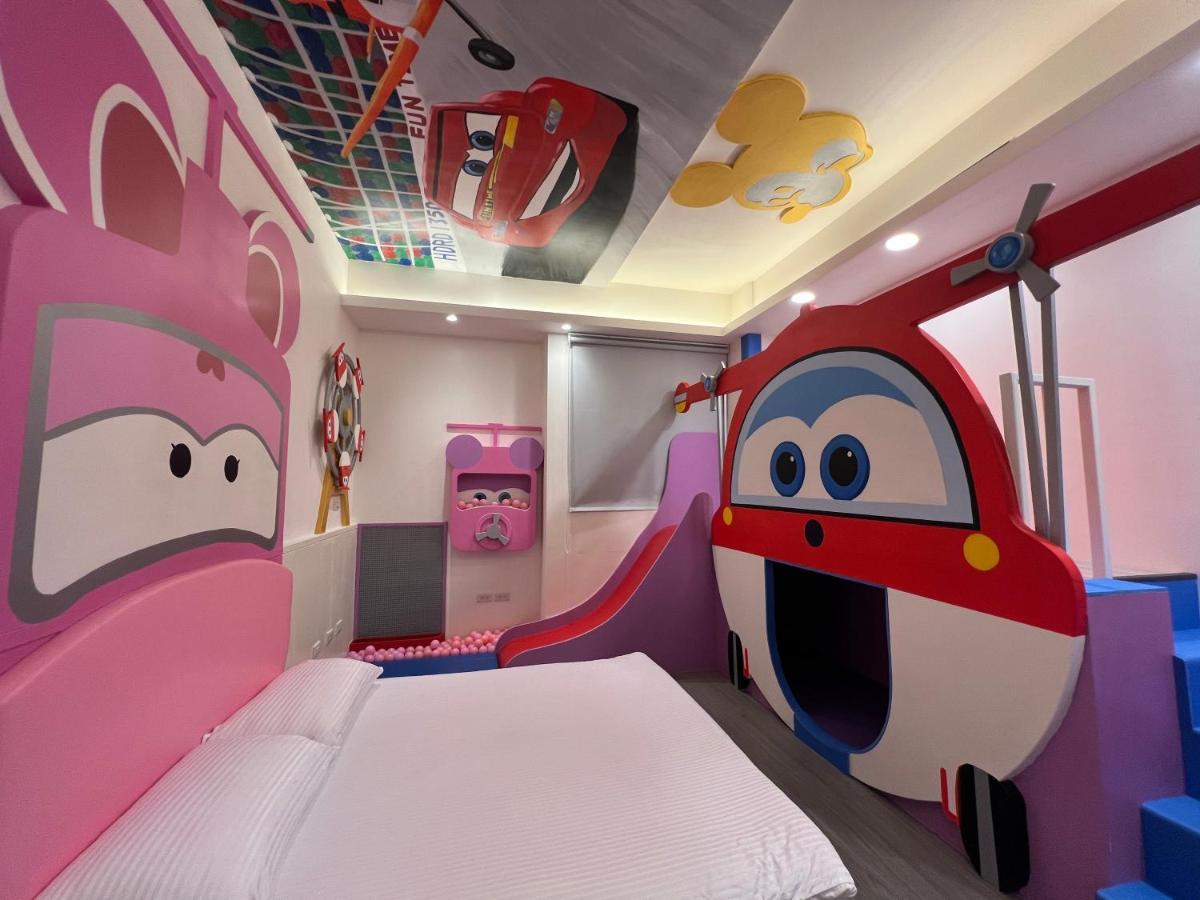 Fun Holiday Family Hostel Tainan Exterior photo